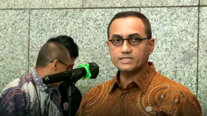 Konferensi pers OJK di Gedung Bursa Efek Indonesia terkait penegakan hukum pasar modal 2026